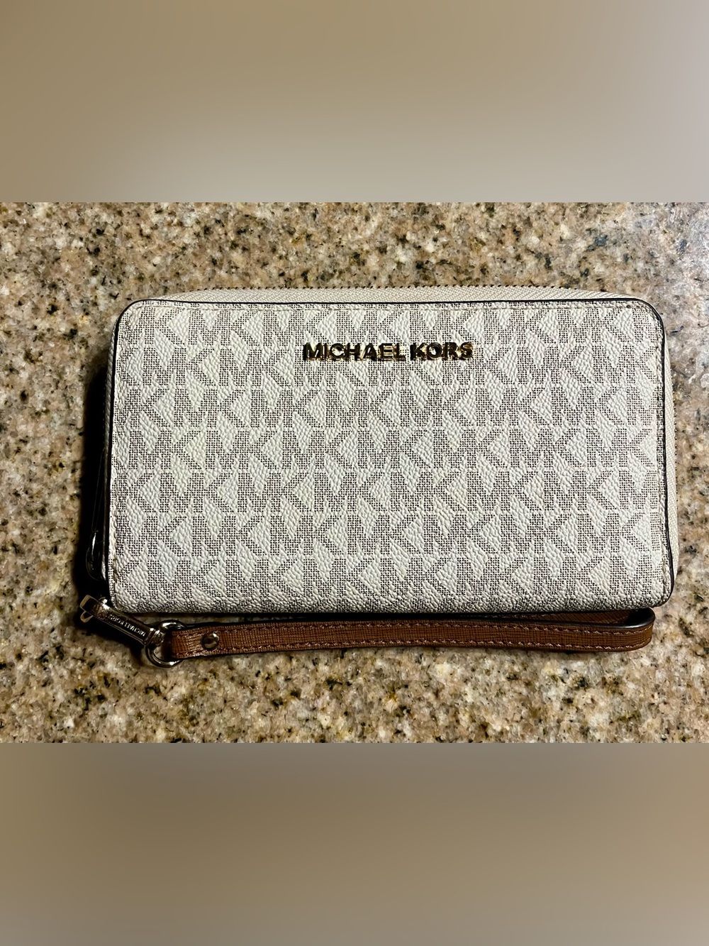 Michael Kors Travel Smartphone Wallet